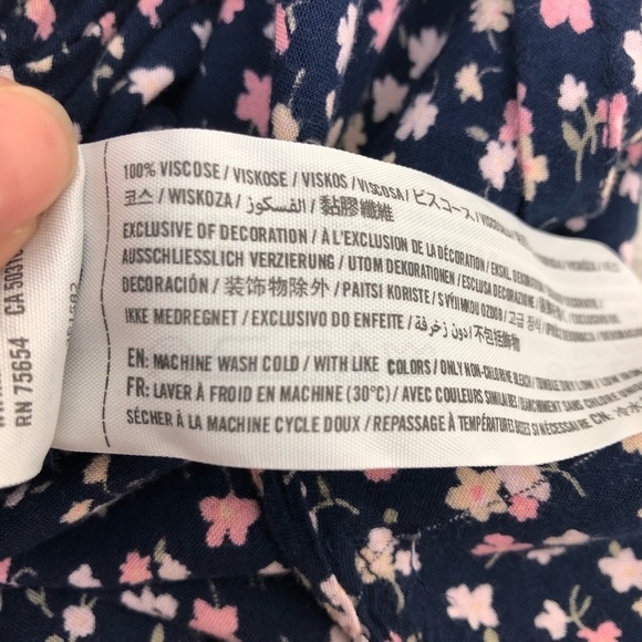 Hollister- Floral button front design skirt size M - Picture 8 of 9